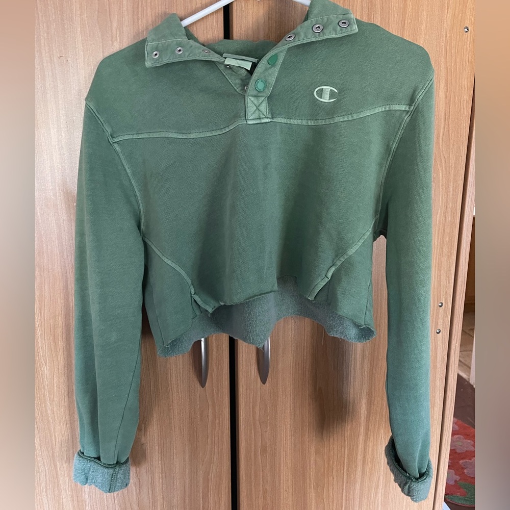Cropped green champion sweatshirt